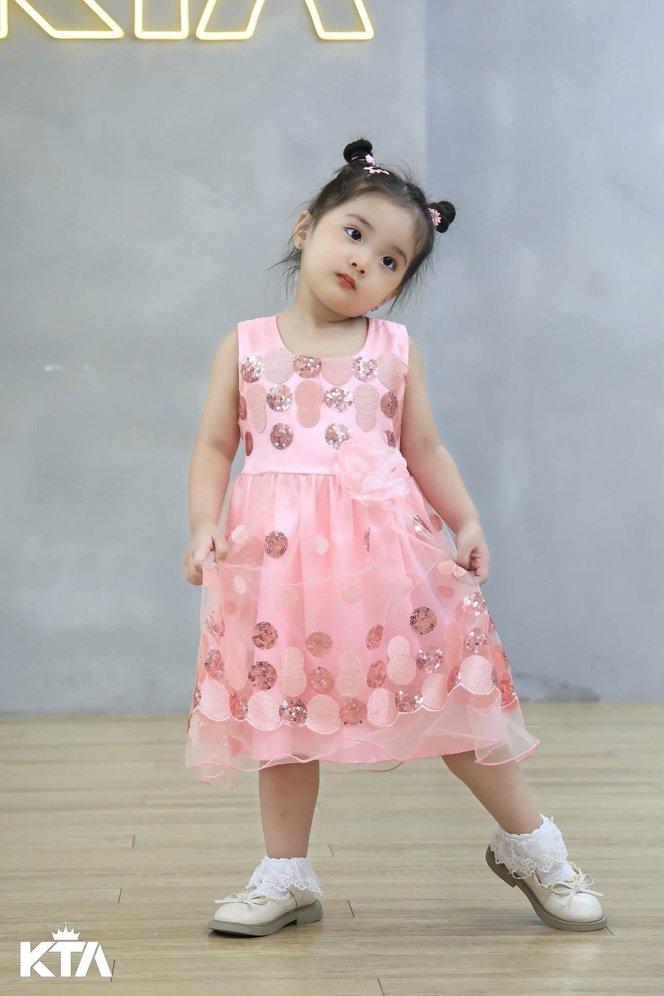 Lisa - con gái Khánh Thi tập văn nghệ mừng ngày Phụ nữ Việt Nam siêu đáng yêu- Ảnh 2.