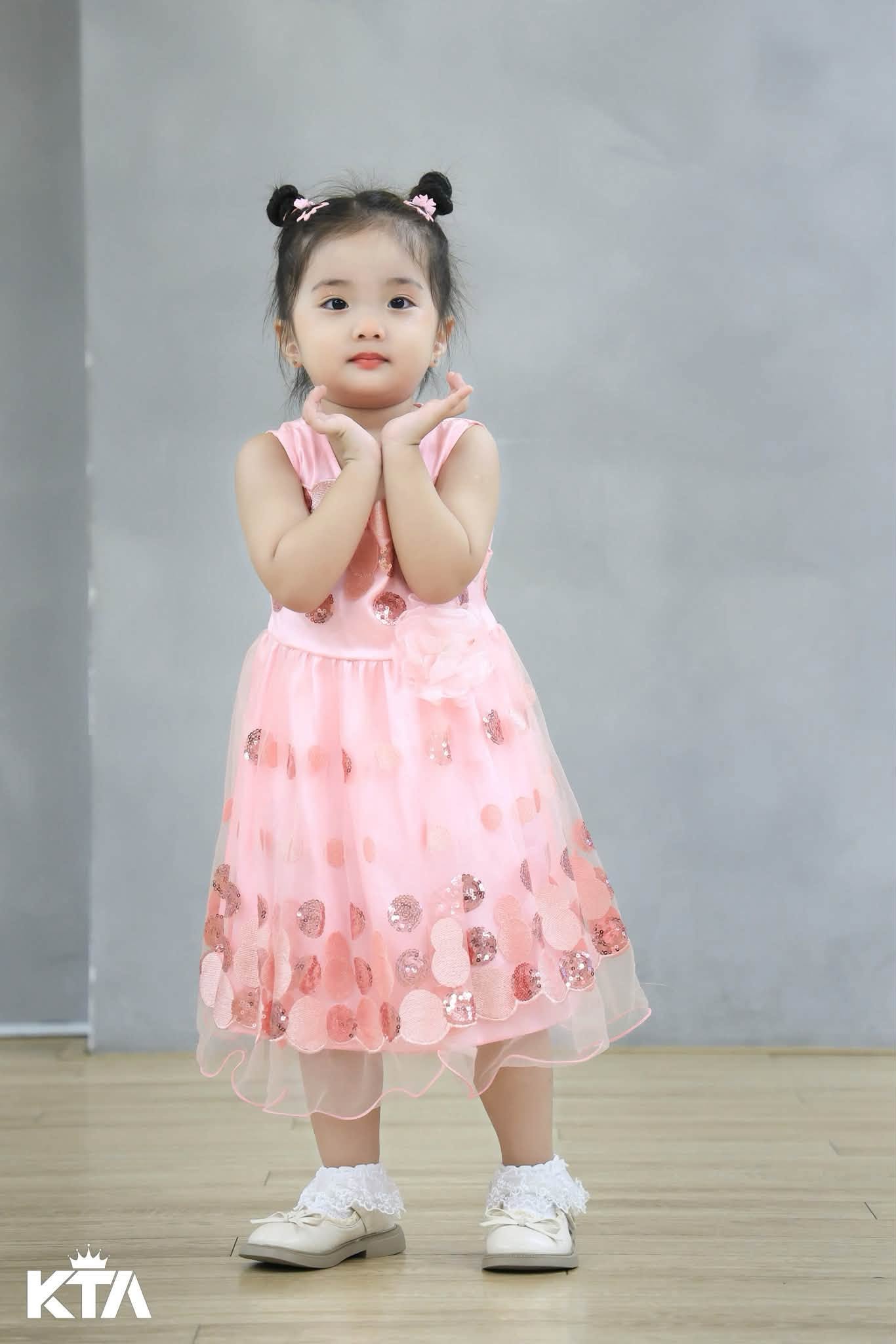 Lisa - con gái Khánh Thi tập văn nghệ mừng ngày Phụ nữ Việt Nam siêu đáng yêu- Ảnh 3.