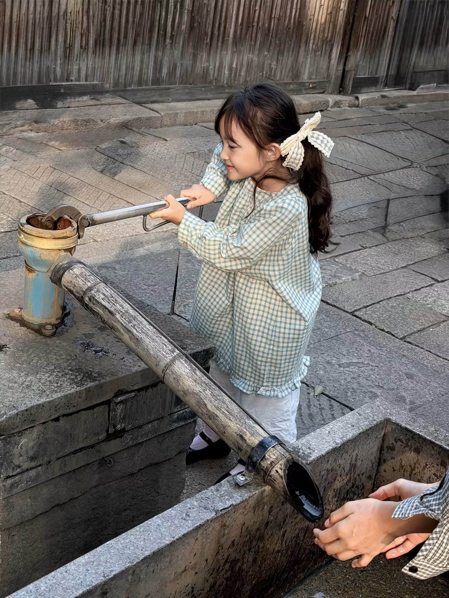 Con gái lớn nhà Đông Nhi - Ông Cao Thắng khiến fan trầm trồ - Ảnh 10.