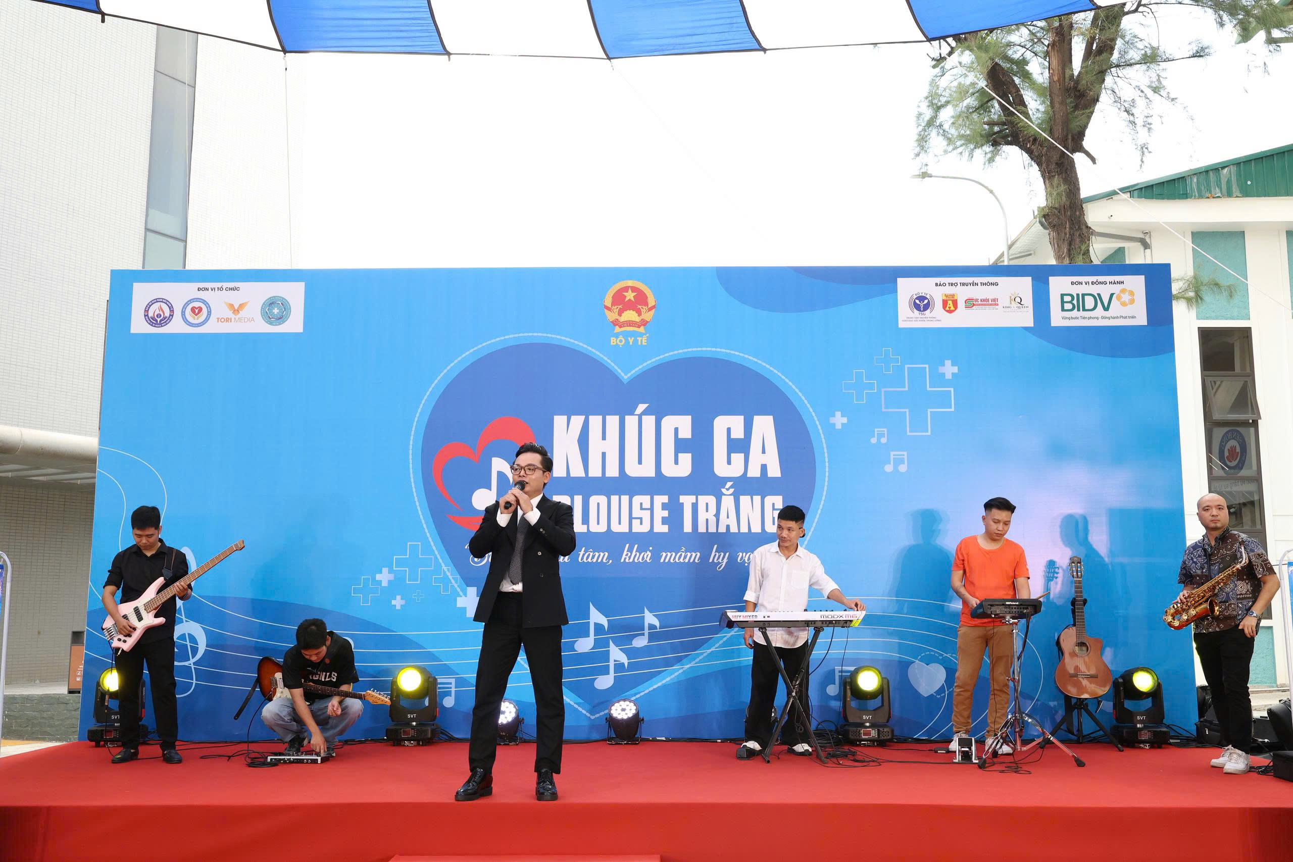 
"Khúc ca Blouse trắng - Điểm đến của những trái tim"- Ảnh 5.