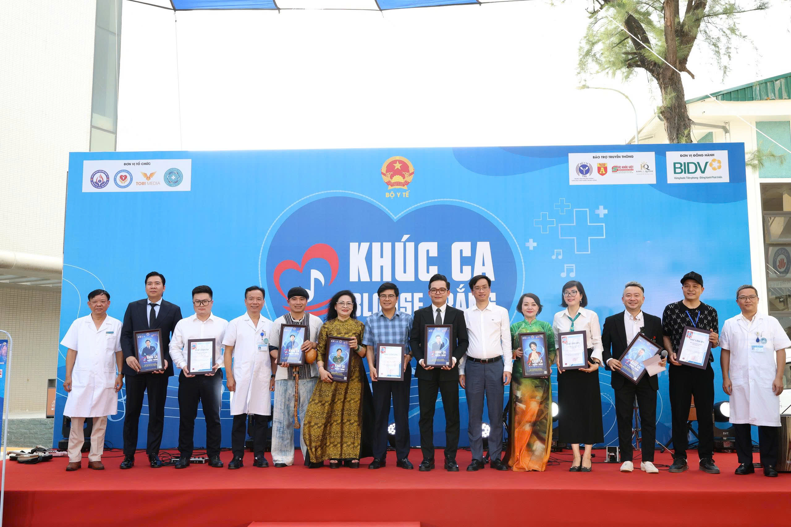 
"Khúc ca Blouse trắng - Điểm đến của những trái tim"- Ảnh 7.