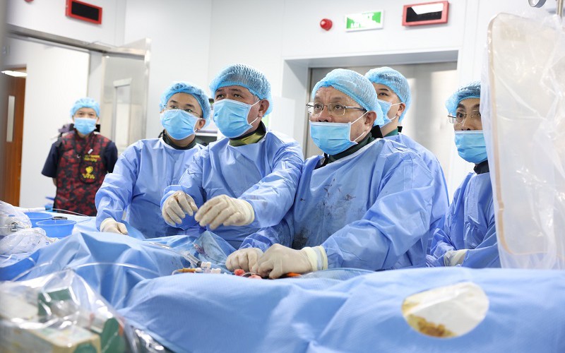 Bất ngờ phát hiện bệnh khi khám ở trường, bé trai được can thiệp kịp thời- Ảnh 3.