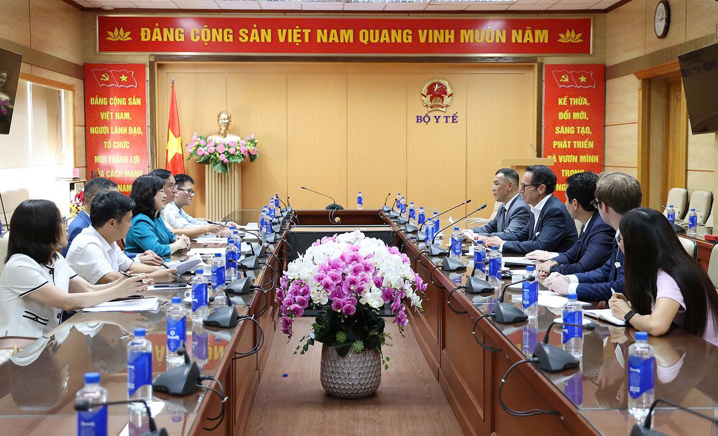 Bộ trưởng Đào Hồng Lan tiếp, làm việc với Tổng Giám đốc Điều hành Tập đoàn DKSH- Ảnh 3.