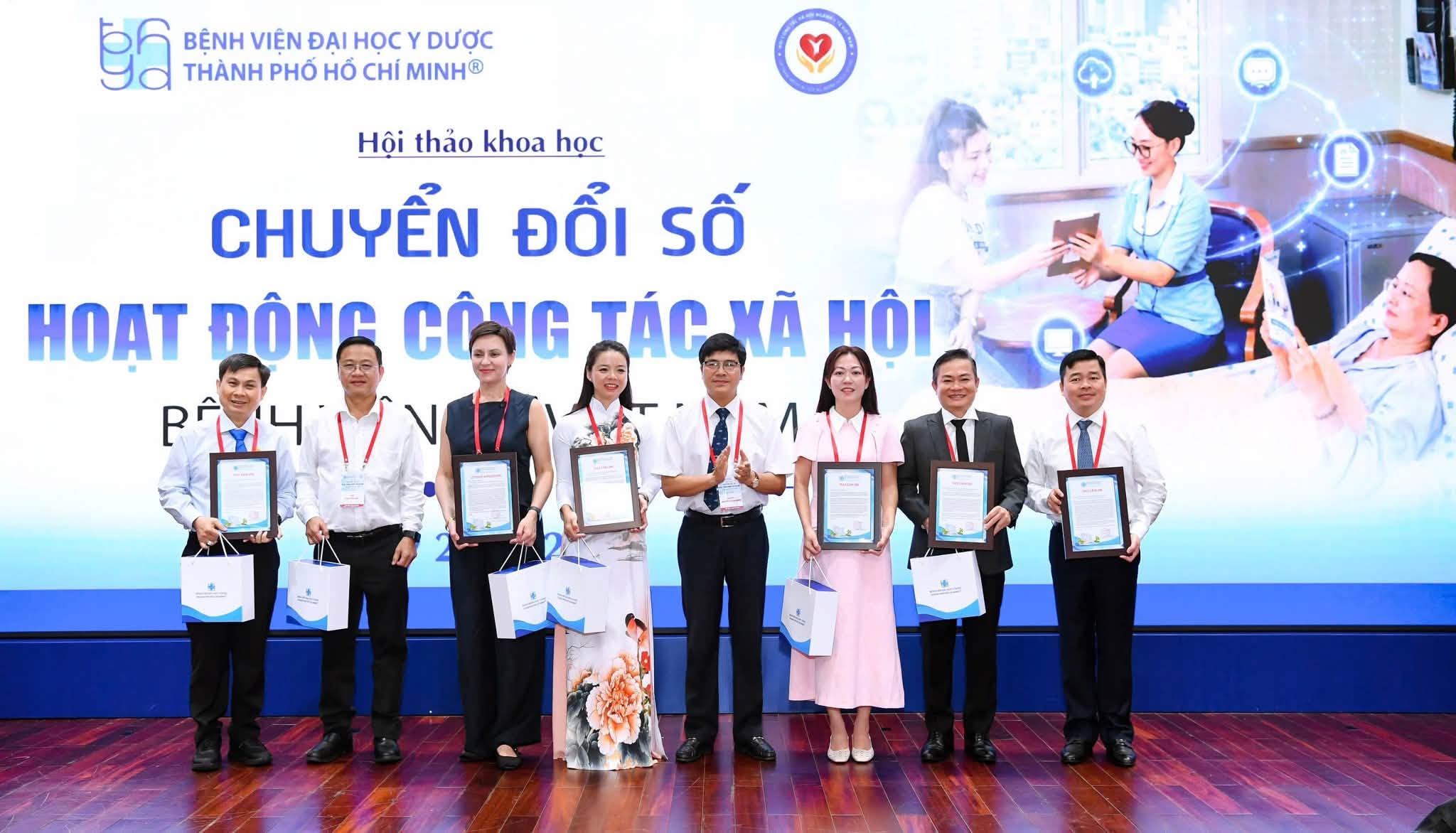 Thạc sĩ Trần Văn Hùng – người lặng thầm làm công tác xã hội giữa bệnh viện - Ảnh 2.