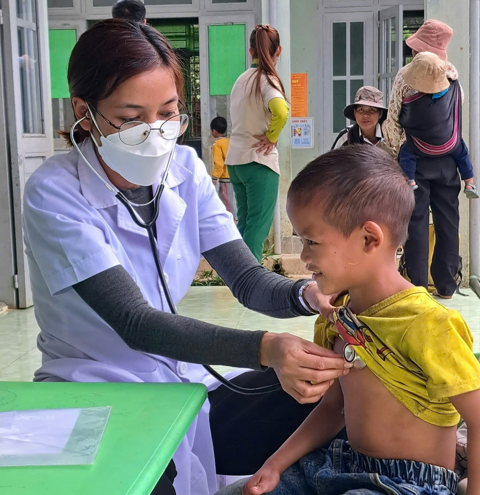 Lặng thầm giữa đại ngàn, nữ bác sĩ Xơ Đăng dành trọng yêu thương cho đồng bào - Ảnh 4.