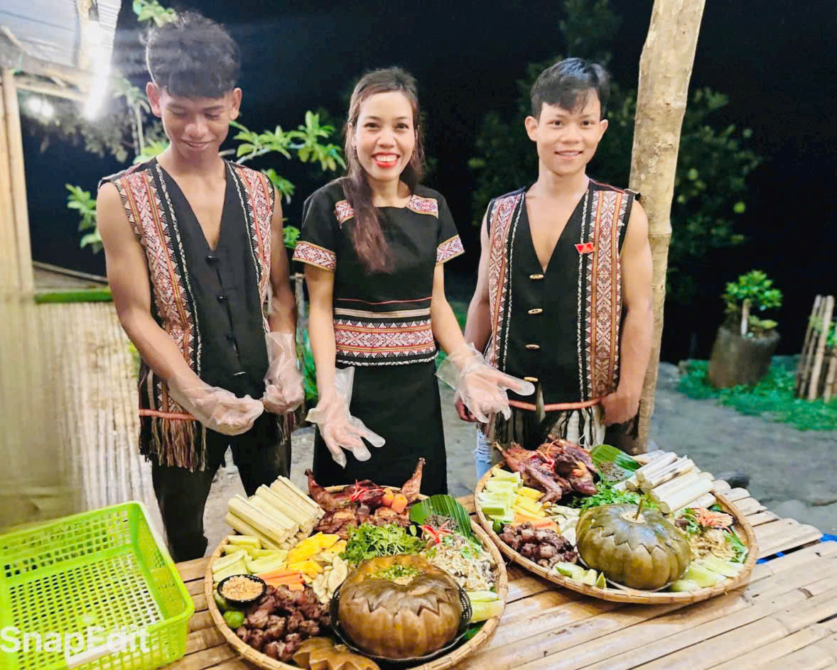 Lặng thầm giữa đại ngàn, nữ bác sĩ Xơ Đăng dành trọng yêu thương cho đồng bào - Ảnh 1.