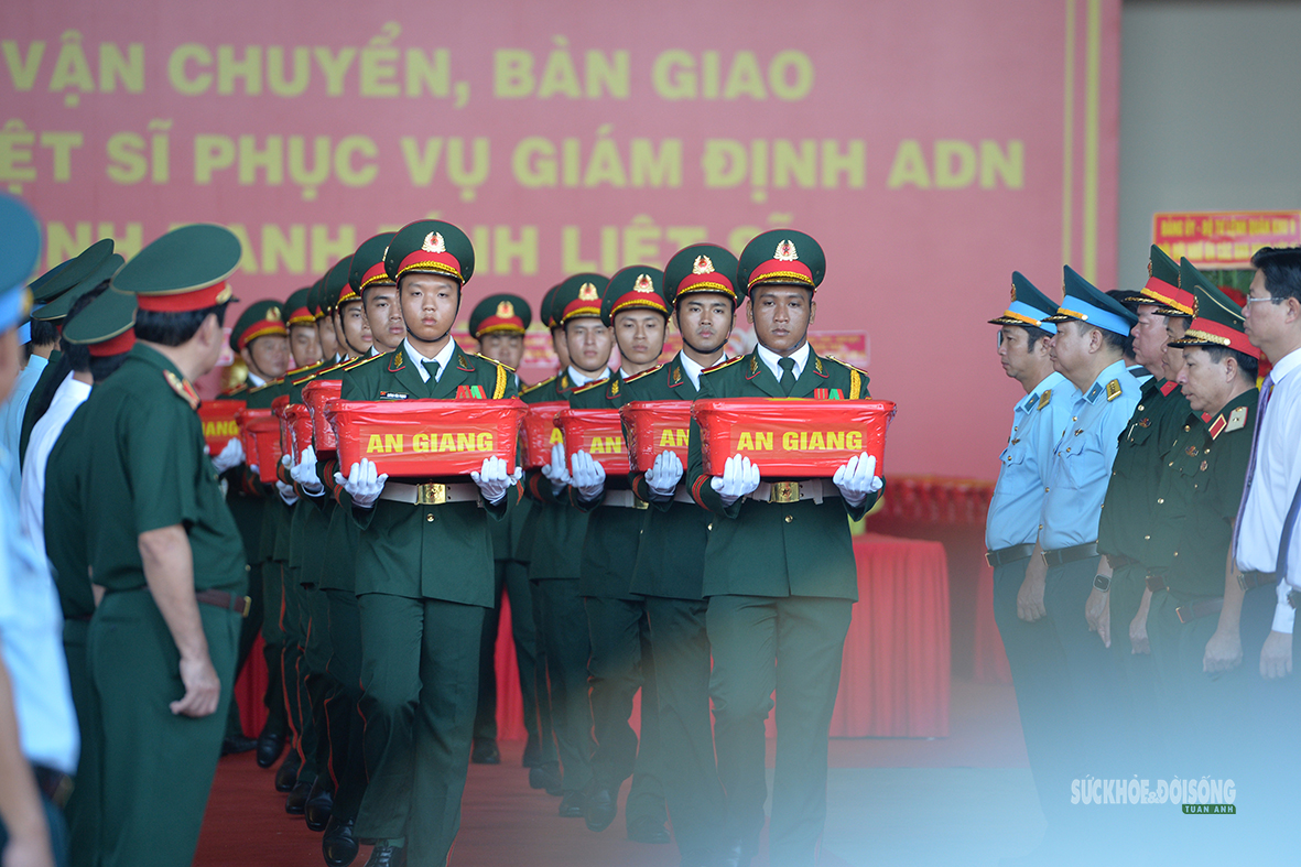 Chuyến bay mang theo hy vọng tìm lại tên những liệt sĩ- Ảnh 4.