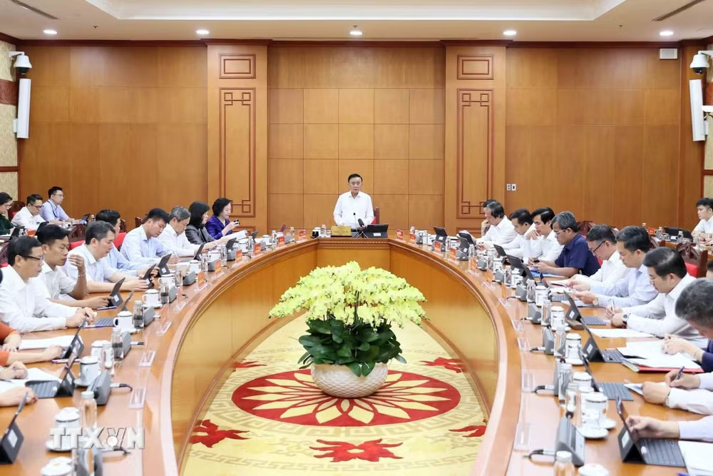 Thường trực Ban Bí thư Trần Cẩm Tú chủ trì sơ kết 1 năm thực hiện Nghị quyết 72-NQ/TW - Ảnh 2.