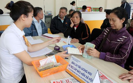 Kế hoạch thay đổi chi trả lương hưu, trợ cấp BHXH đến năm 2027- Ảnh 2.