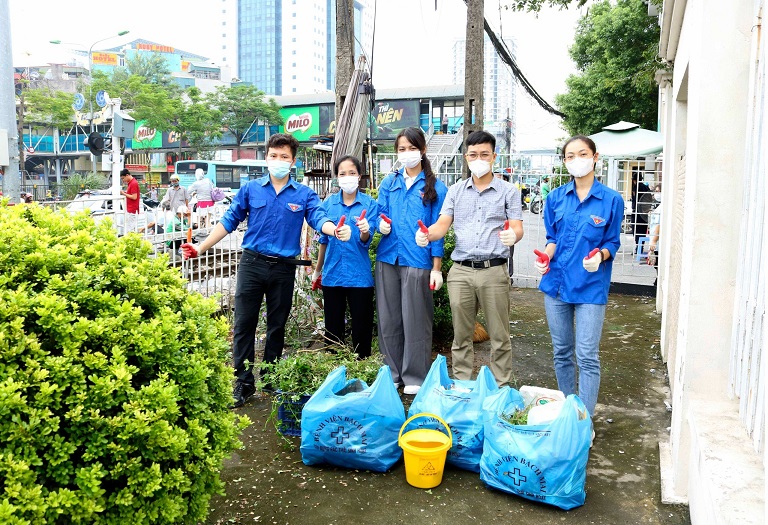 Xây dựng bệnh viện xanh - sạch - đẹp từ những việc làm giản dị nhất- Ảnh 2.
