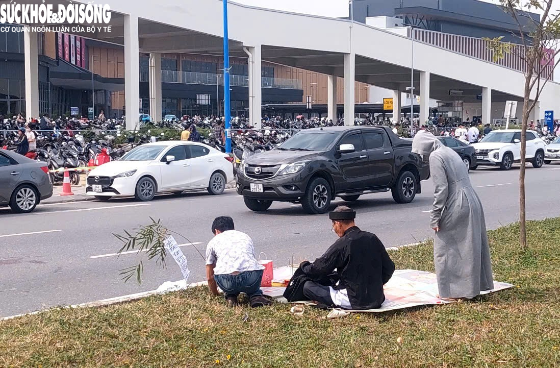 Tai nạn giao thông lúc rạng sáng: 3 thanh niên, 1 nữ sinh tử vong - Ảnh 3.