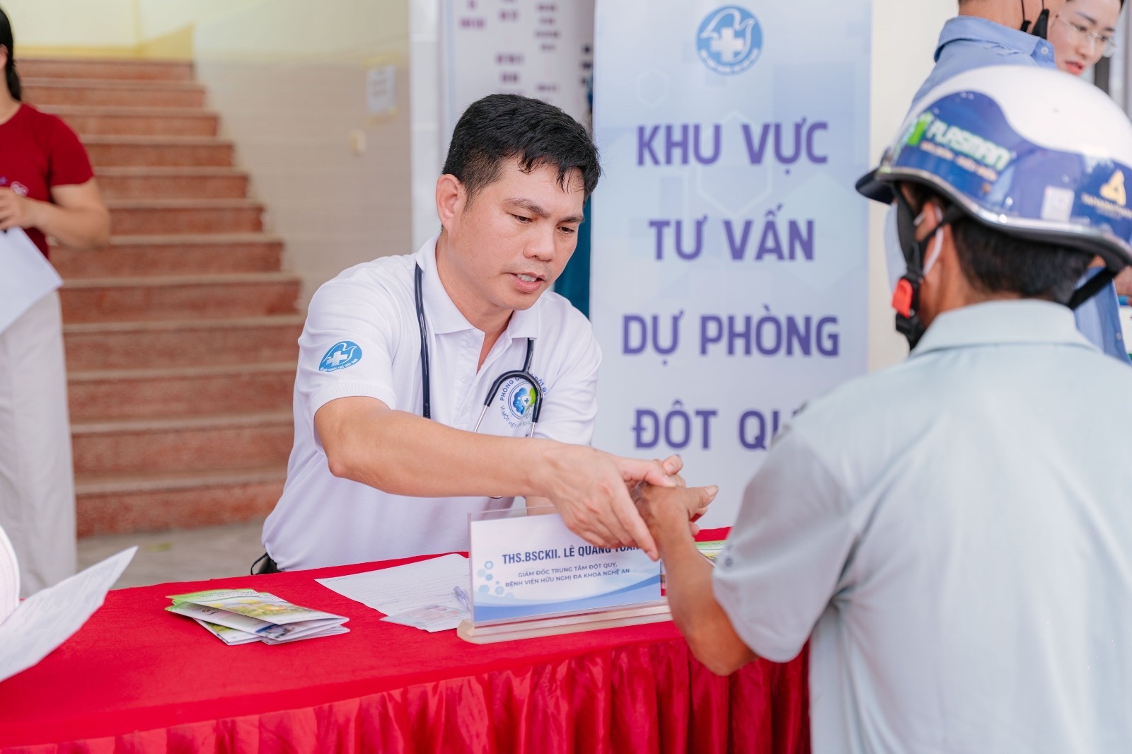 Đột quỵ khiến 167.000 người Việt tử vong mỗi năm: Nhận biết sớm để cứu não - Ảnh 2.