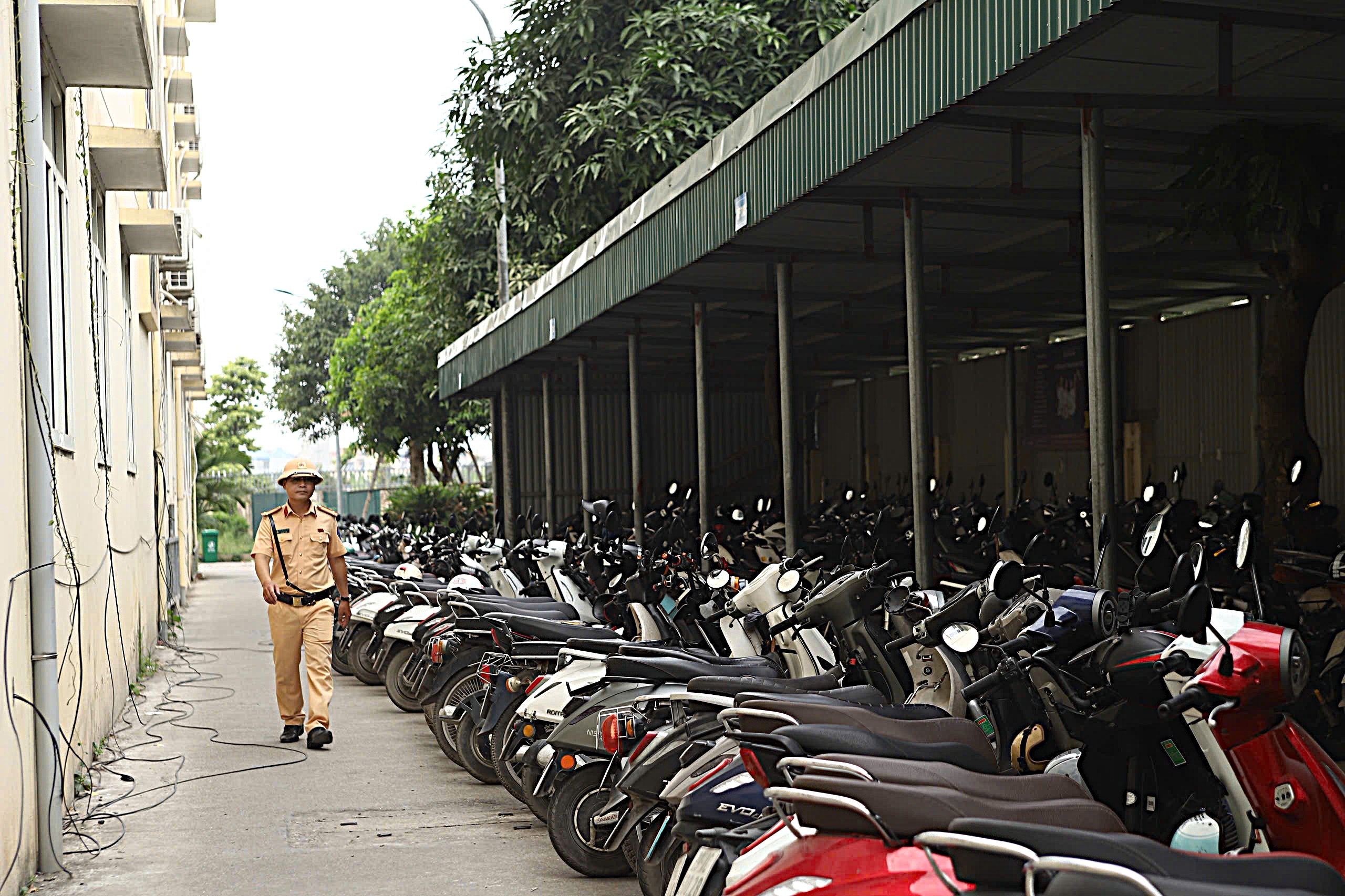 Hà Nội xử lý 1.320 trường hợp học sinh vi phạm giao thông trong 7 ngày - Ảnh 1.