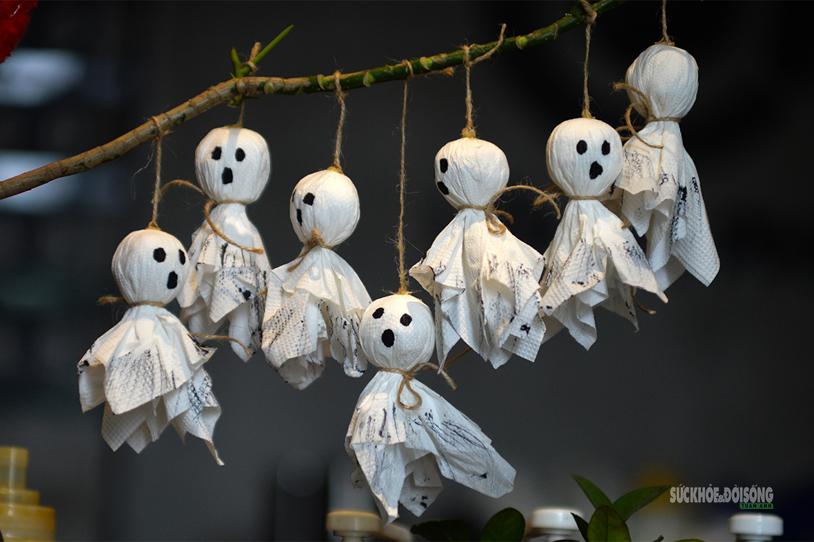 Phố Hàng Mã rực sắc cam, đen trước thềm Halloween - Ảnh 7.