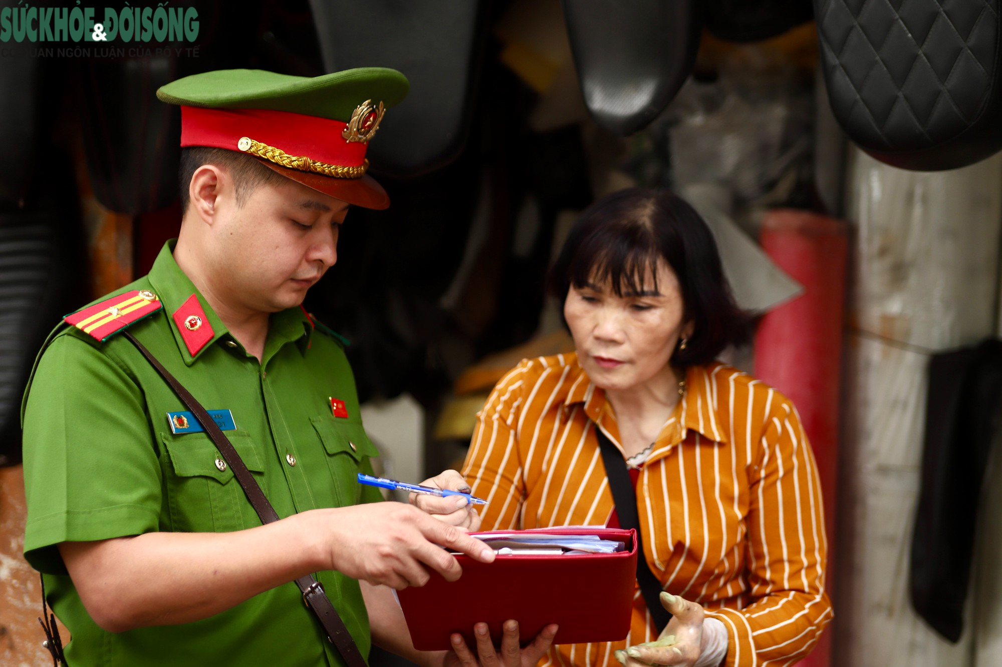 Công an phường Đống Đa chấn chỉnh trật tự đô thị tại phố Cầu Mới- Ảnh 6.