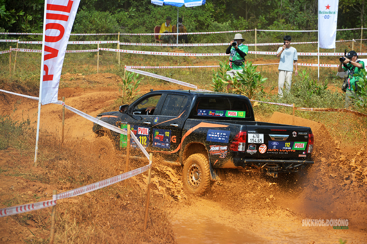 Những 'bóng hồng' chinh phục đường đua offroad tại Đồng Mô- Ảnh 8.