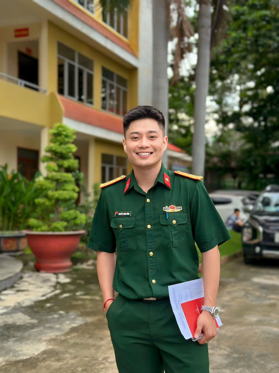 Giọng ca mang quân hàm Đại úy gây chú ý tại Sao Mai 2026- Ảnh 2.