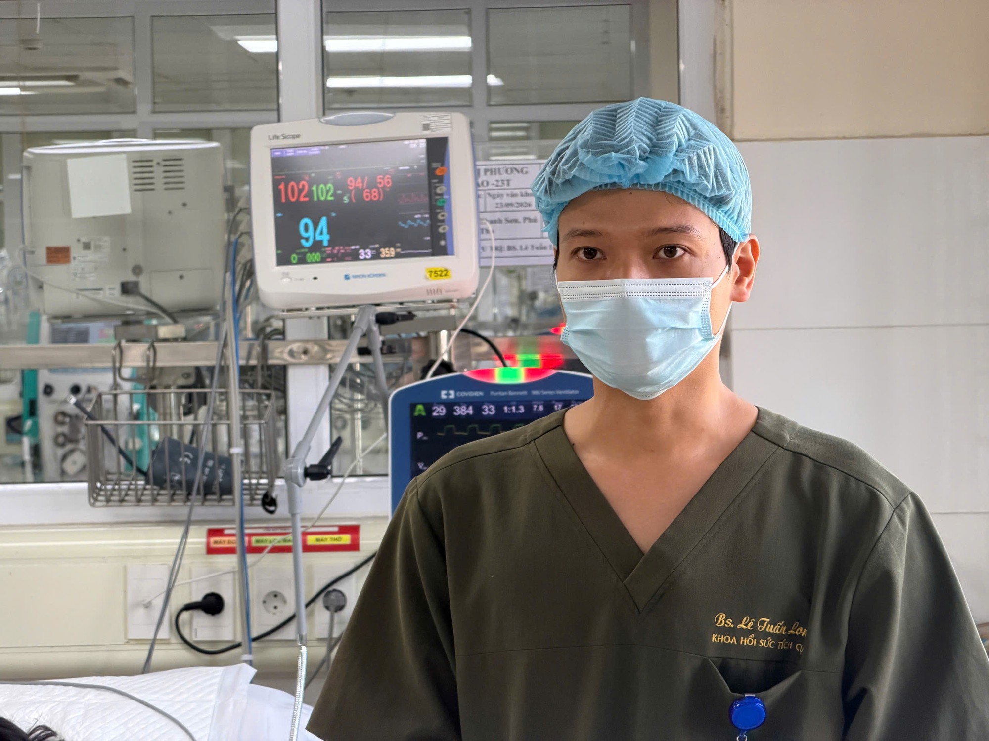 Xót xa cảnh mẹ nguy kịch trong viện, 2 con nhỏ mong ngóng mẹ về- Ảnh 5.