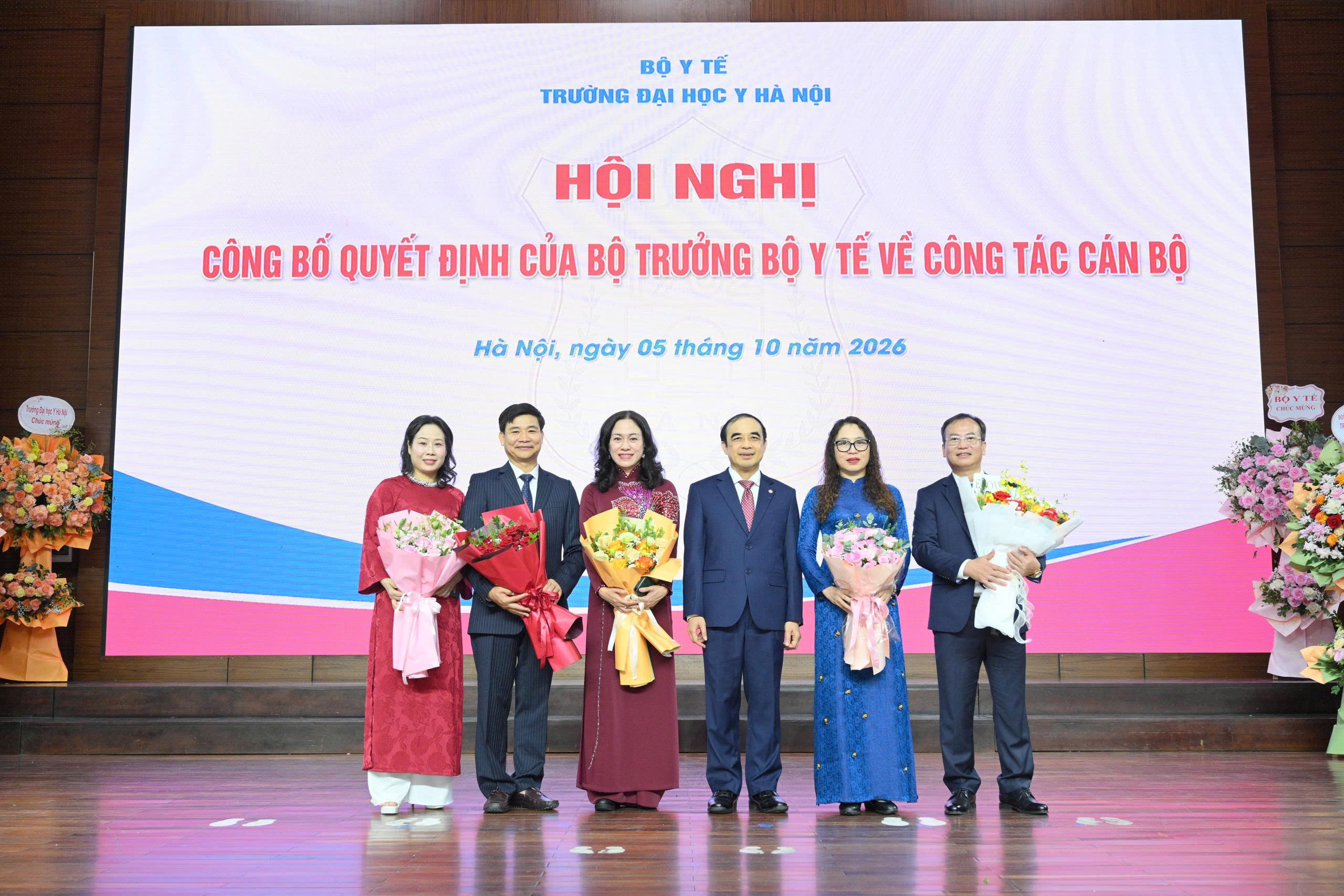 Bộ Y tế trao quyết định bổ nhiệm, bổ nhiệm lại Phó Hiệu trưởng Trường Đại học Y Hà Nội- Ảnh 8.