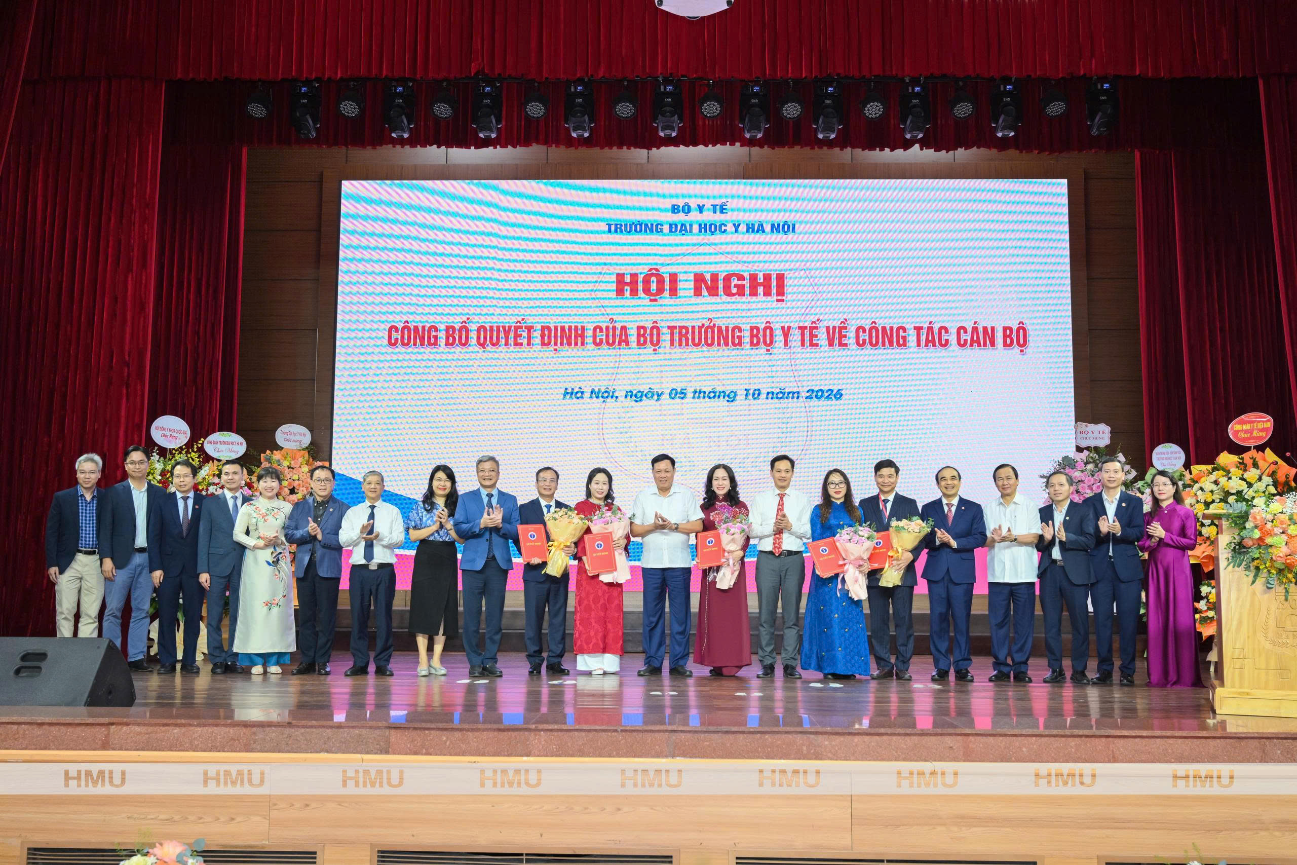 Bộ Y tế trao quyết định bổ nhiệm, bổ nhiệm lại Phó Hiệu trưởng Trường Đại học Y Hà Nội- Ảnh 7.