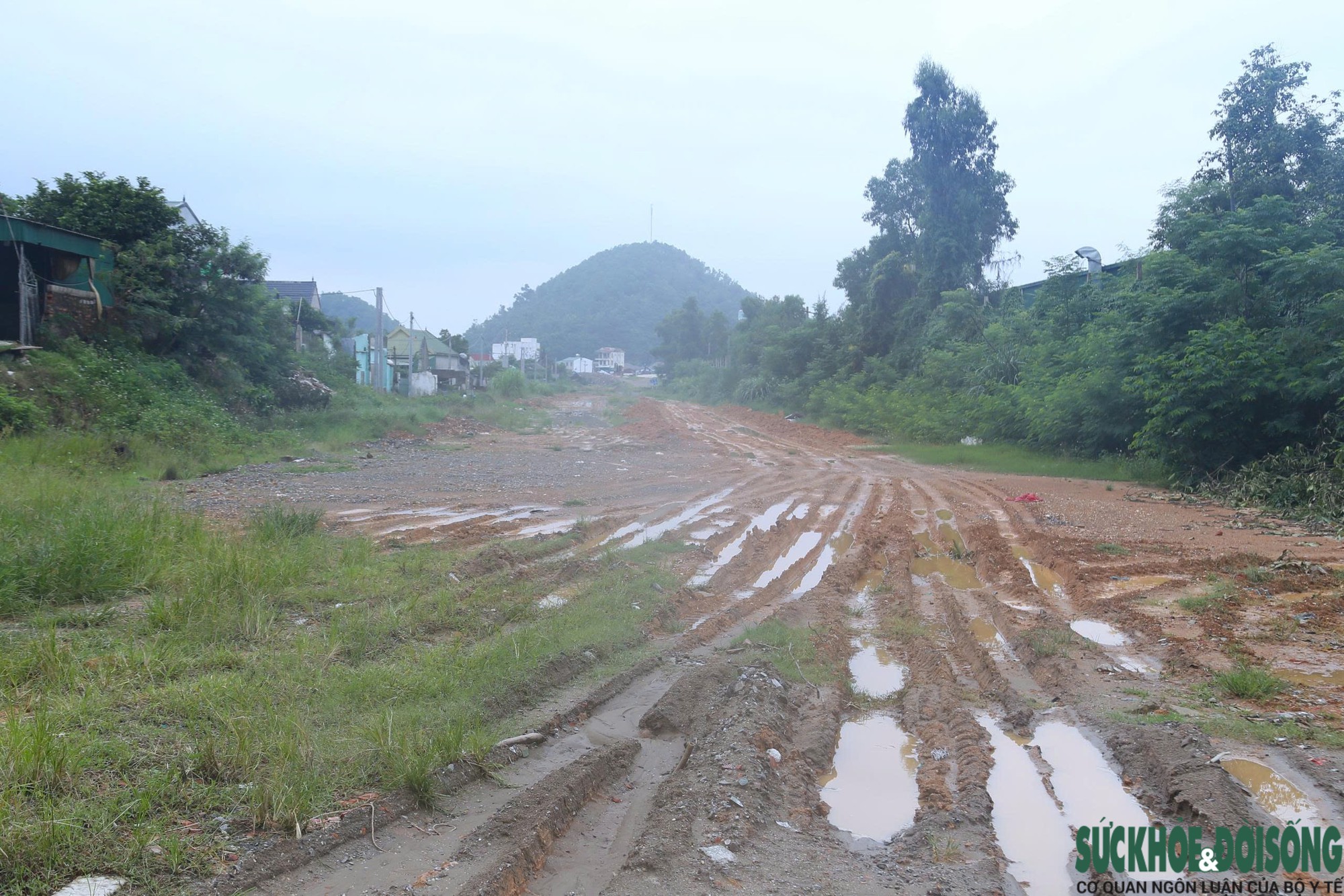 Người dân sống khổ vì tuyến đường gần 1km làm 4 năm chưa xong- Ảnh 4.