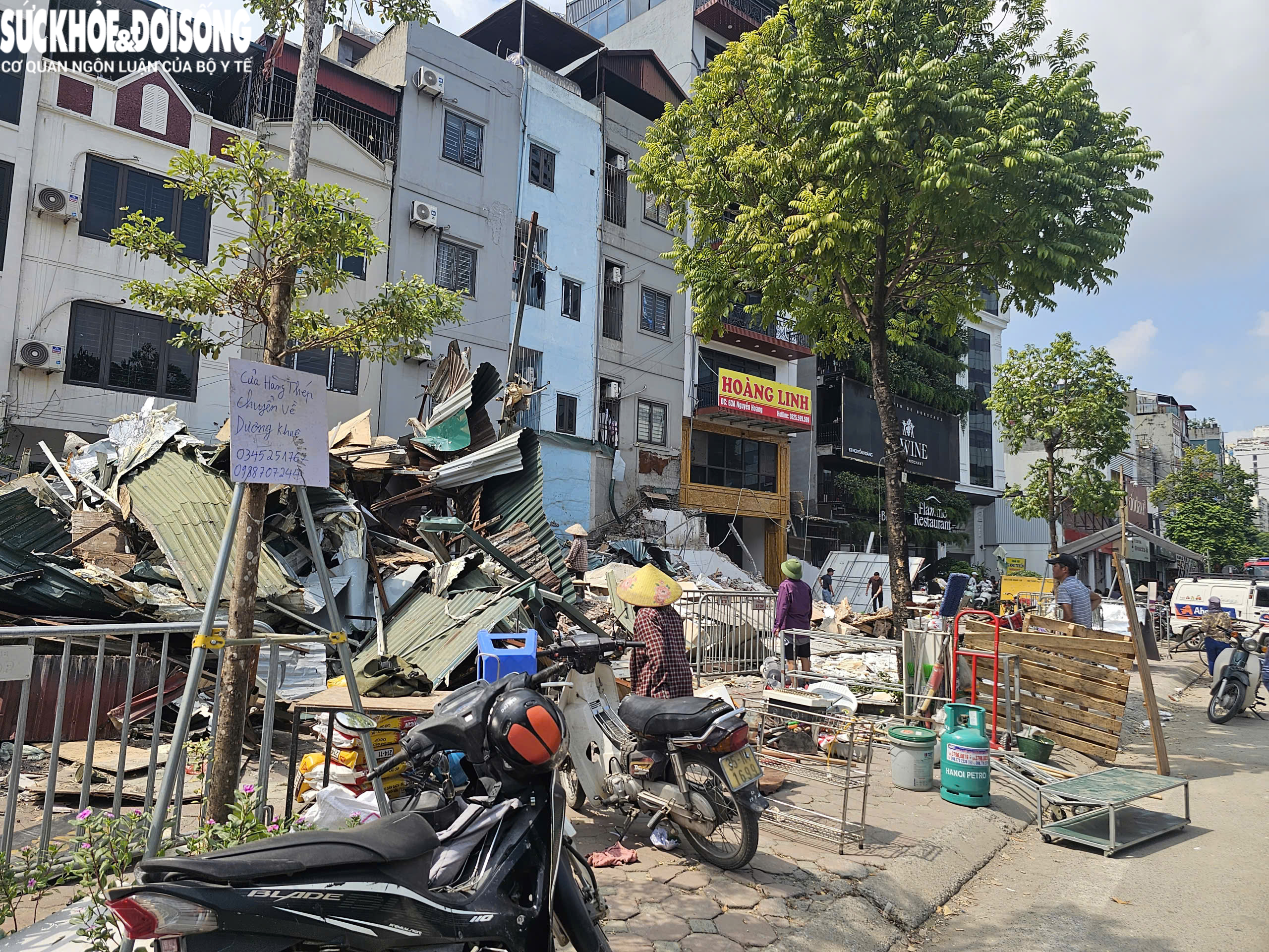 Gallery - Cận cảnh loạt công trình ven đường Nguyễn Hoàng bị tháo dỡ để làm vườn hoa - image 8