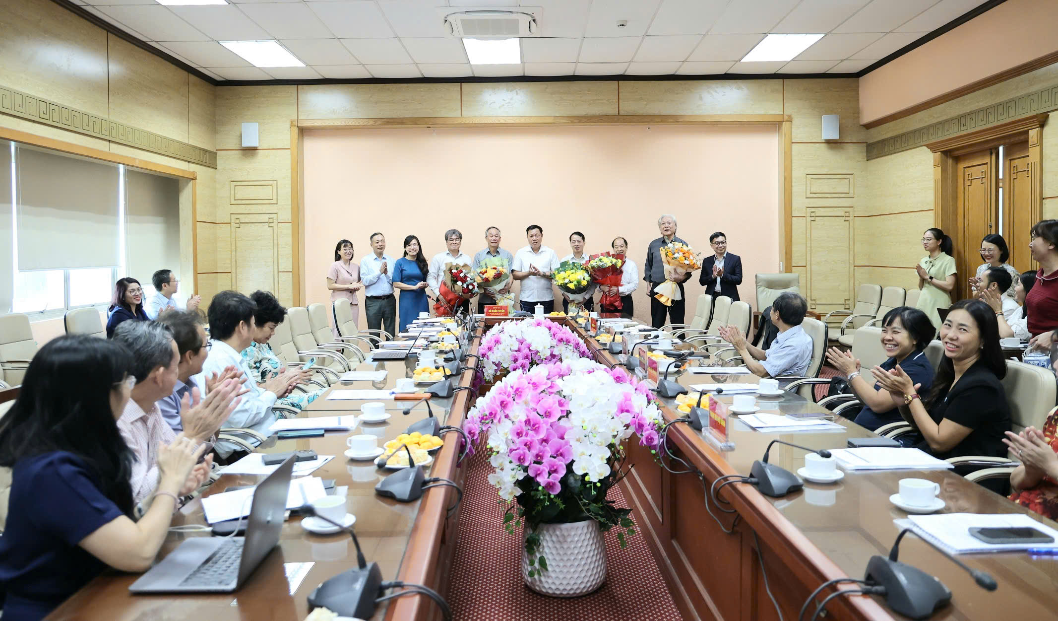 Thứ trưởng Đỗ Xuân Tuyên trao quyết định thành lập Hội đồng tư vấn cấp giấy đăng ký lưu hành thuốc nhiệm kỳ 2026-2029- Ảnh 5.
