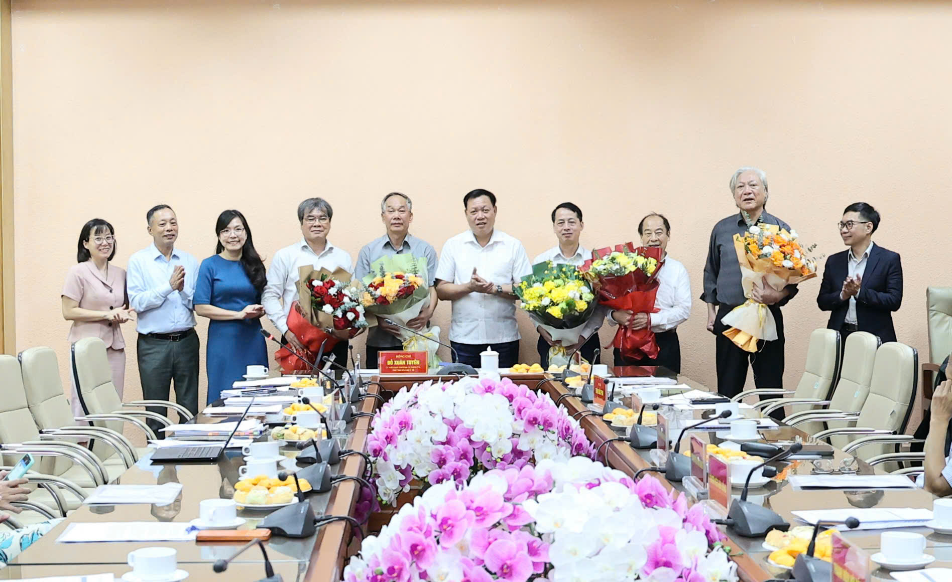 Thứ trưởng Đỗ Xuân Tuyên trao quyết định thành lập Hội đồng tư vấn cấp giấy đăng ký lưu hành thuốc nhiệm kỳ 2026-2029- Ảnh 4.