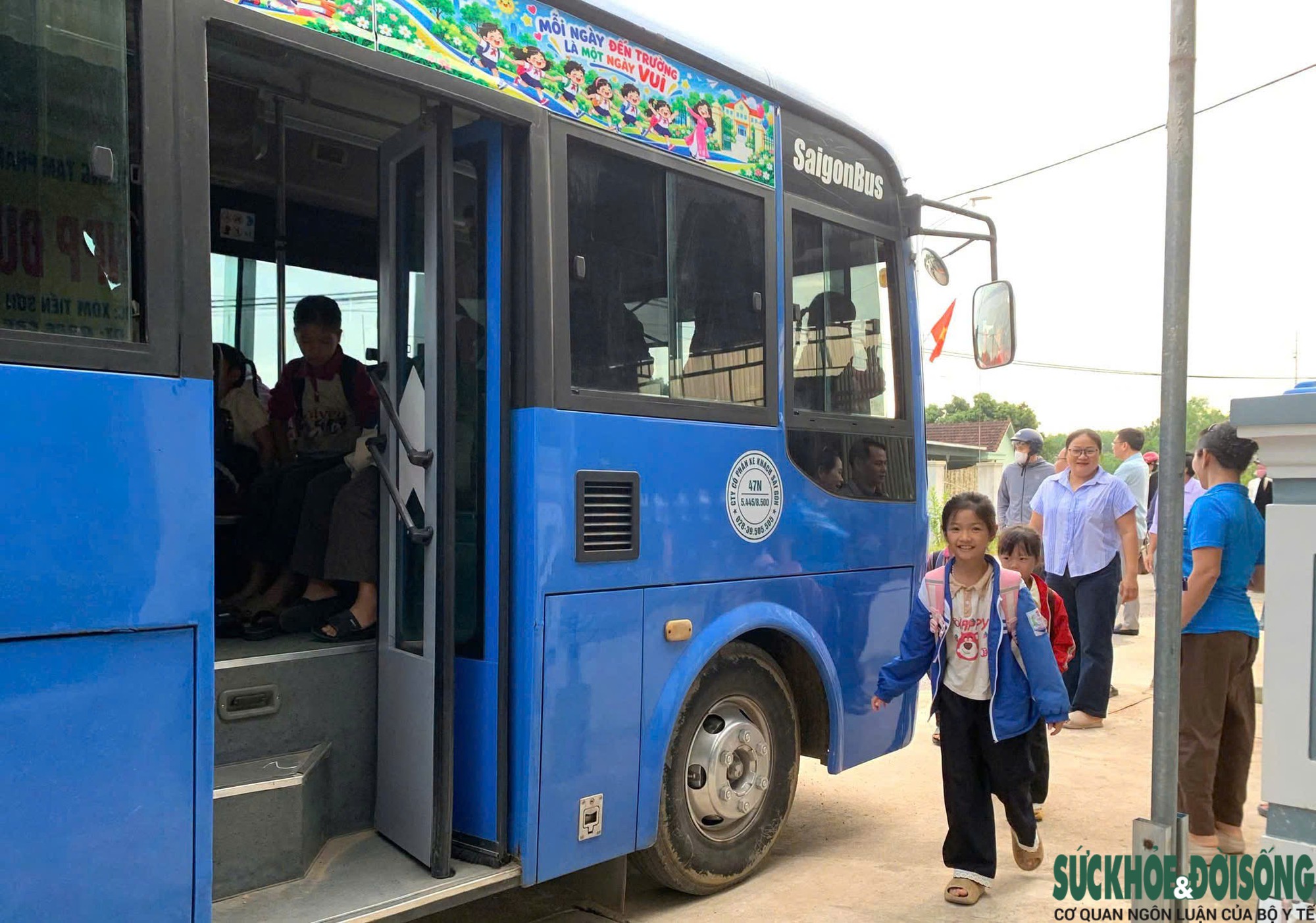 Vụ hàng trăm học sinh nghỉ học: Phụ huynh nhận sai khi ngăn con đến trường- Ảnh 4.