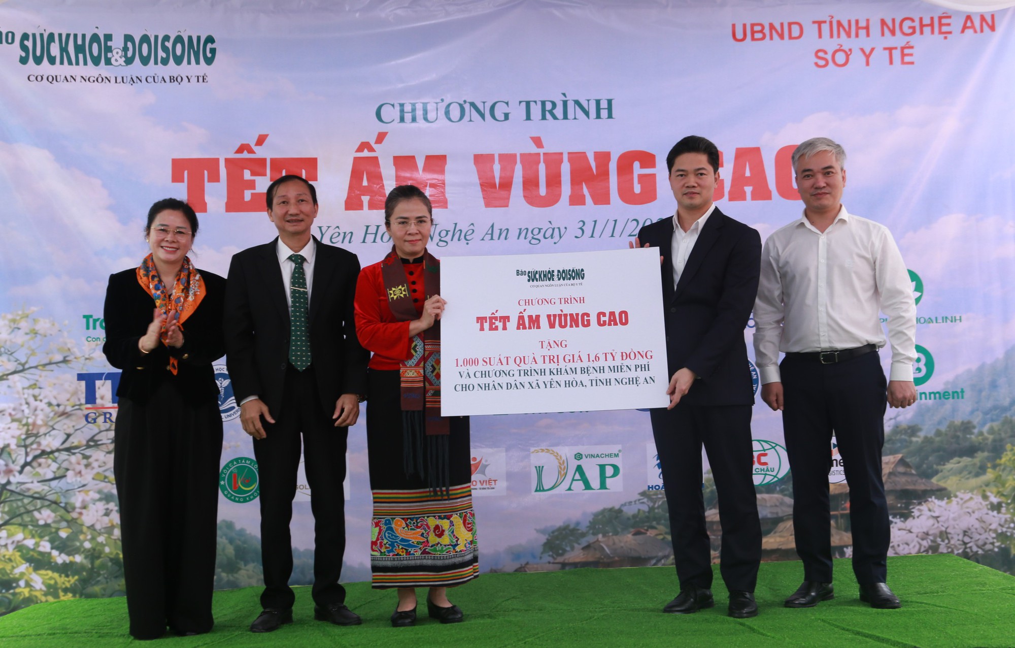Báo Sức khỏe và Đời sống phụng sự bằng trái tim, đồng hành cùng những mảnh đời cần sẻ chia- Ảnh 3.