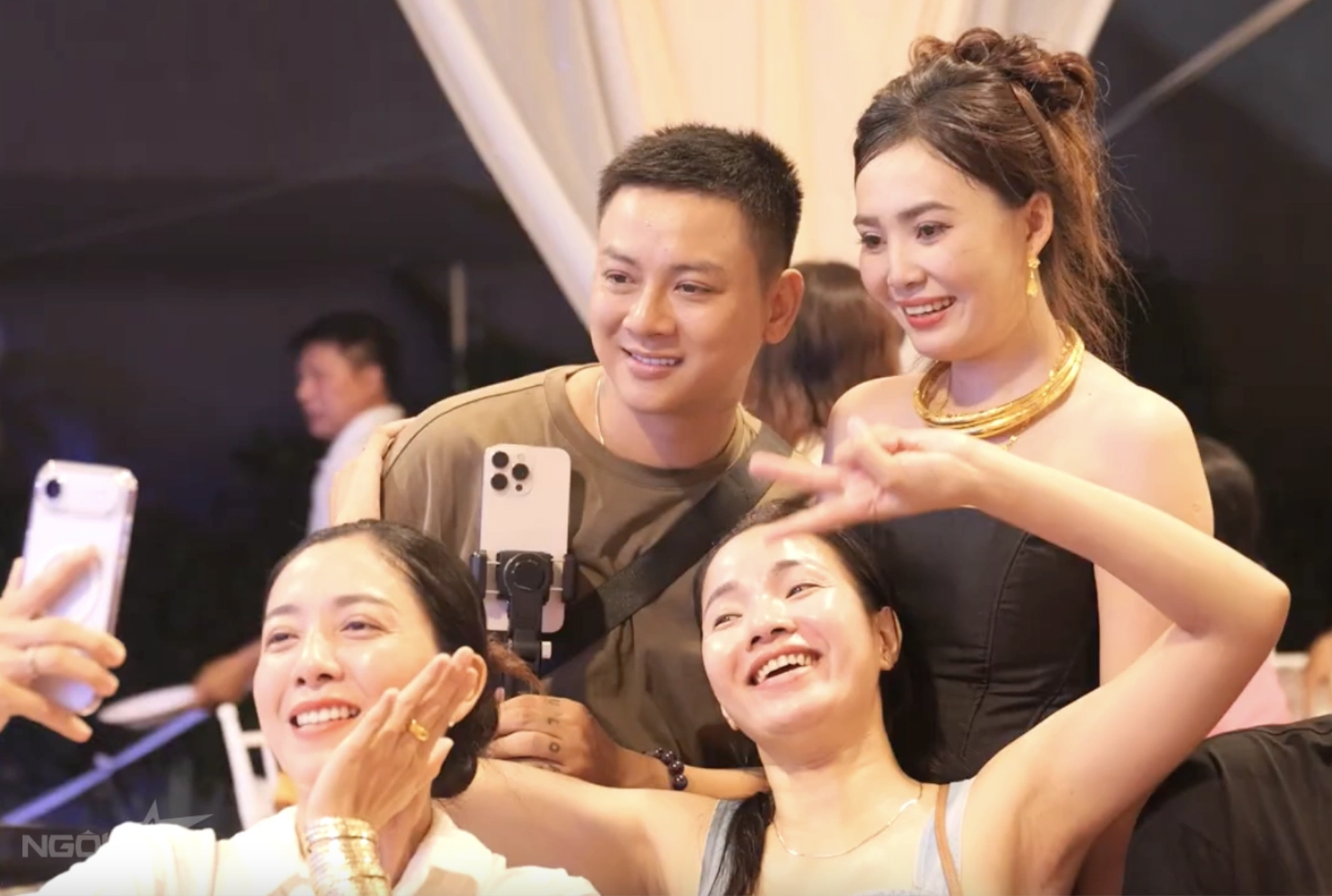 Hoài Lâm 'xả' kho ảnh cưới, cô dâu Ngọc Trinh có khoảnh khắc gây chú ý- Ảnh 9.