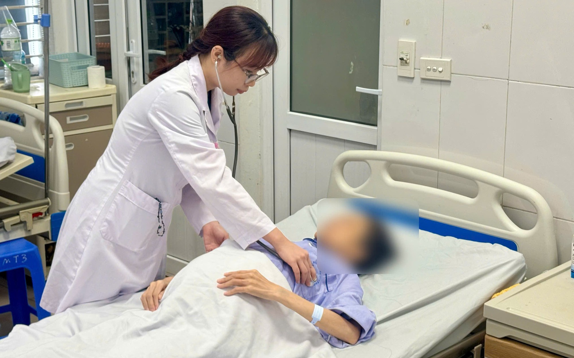 Gần 26.000 ca ung thư vú mắc mới mỗi năm, nhiều người phát hiện muộn - Ảnh 3.