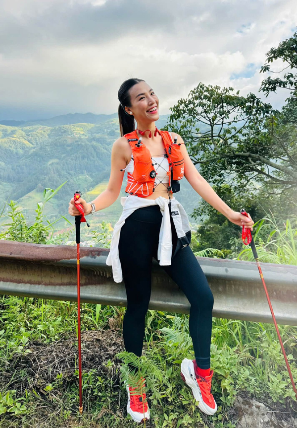 Mặt mộc cùng nụ cười sáng bừng của Á hậu Hoàng Oanh ở Mù Cang Chải - Ảnh 3.