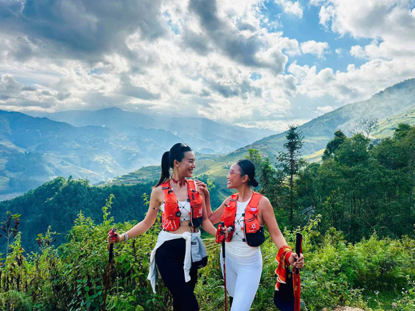 Mặt mộc cùng nụ cười sáng bừng của Á hậu Hoàng Oanh ở Mù Cang Chải - Ảnh 5.