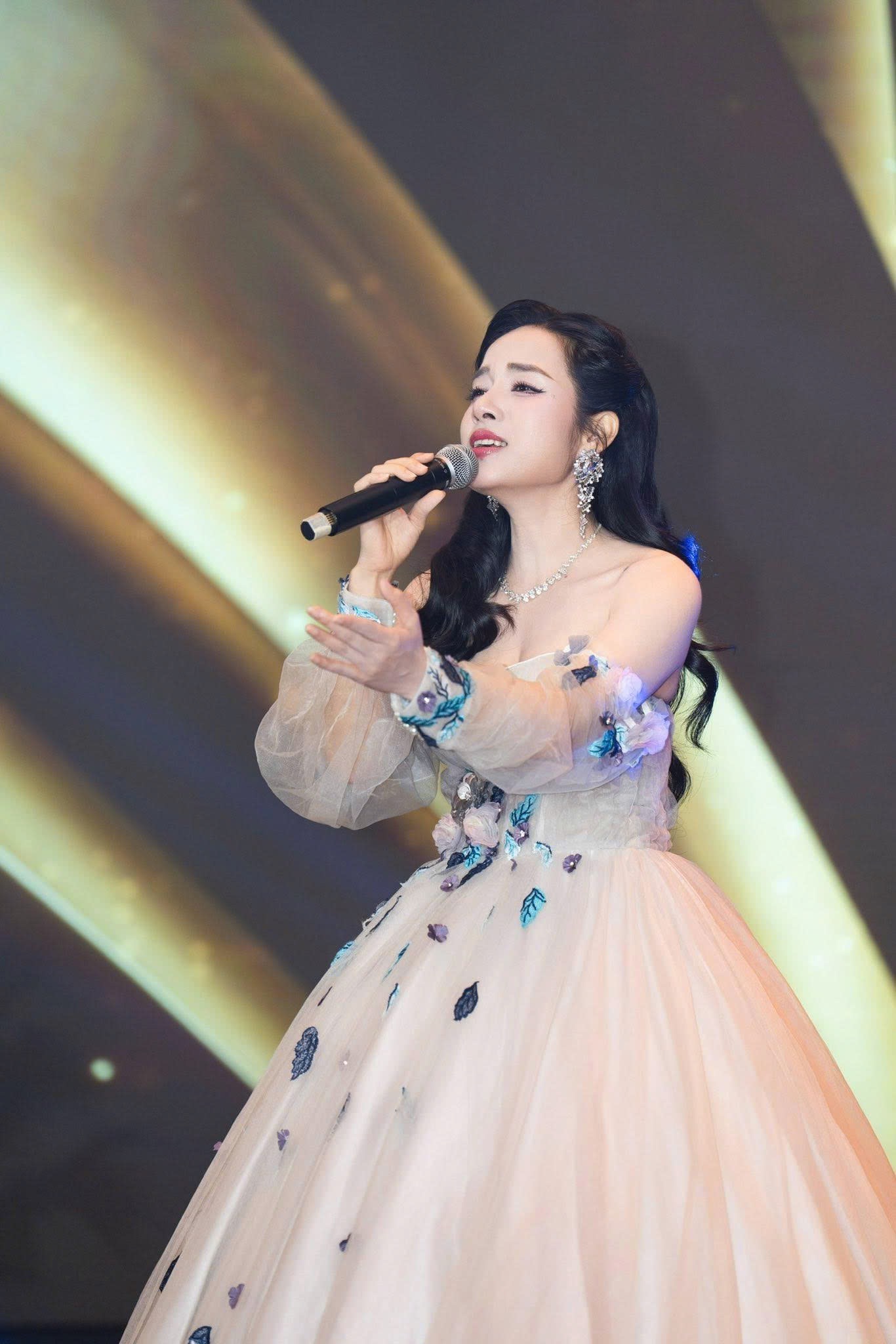 Nghệ sĩ Opera Trang Bùi gửi tình yêu Hà Nội vào 'Sông Hồng nỗi nhớ'  - Ảnh 2.
