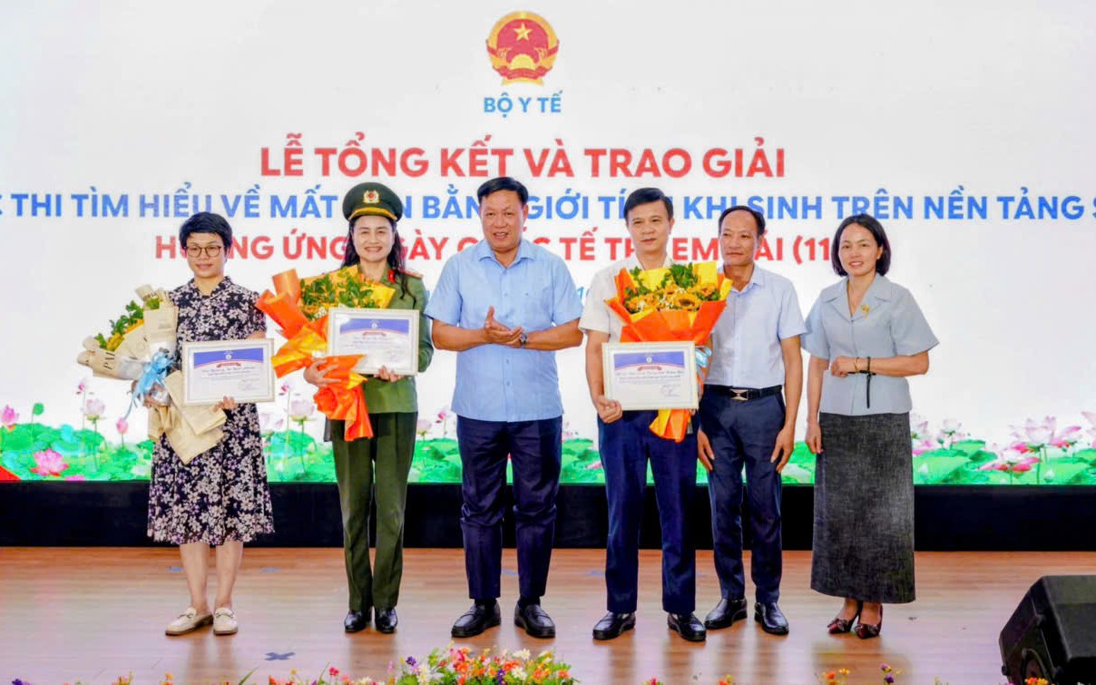 Bộ Y tế thúc đẩy hoàn thiện các giải pháp kiểm soát mất cân bằng giới tính - Ảnh 9.