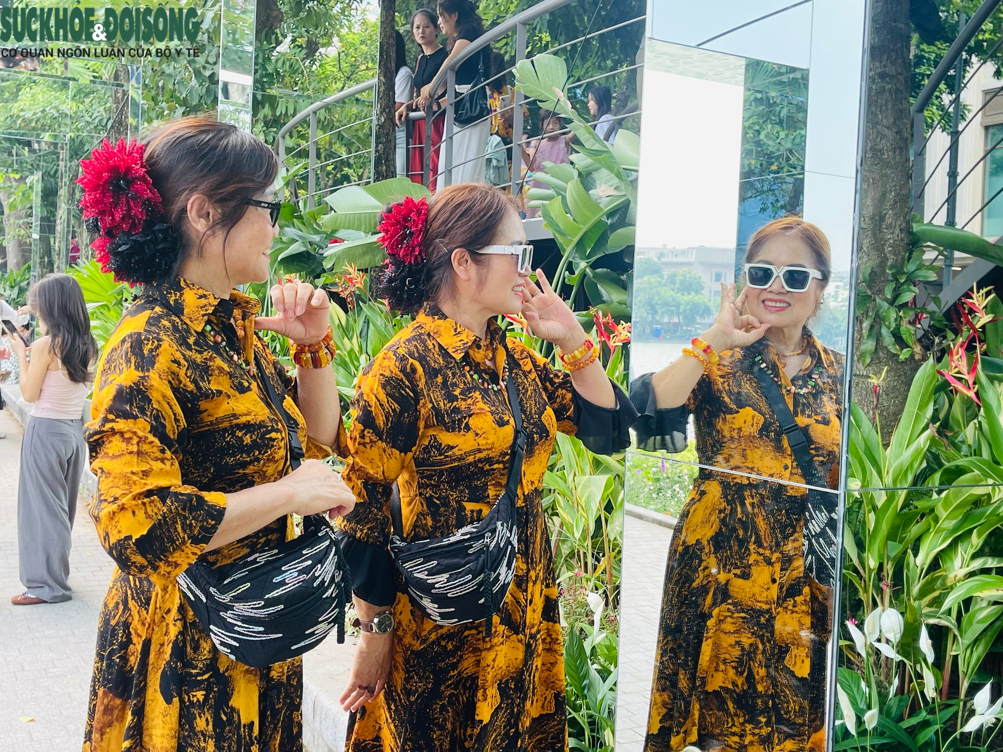 Gallery - Có gì ở cầu Dải lụa, khung gương bên hồ Hoàn Kiếm? - image 3
