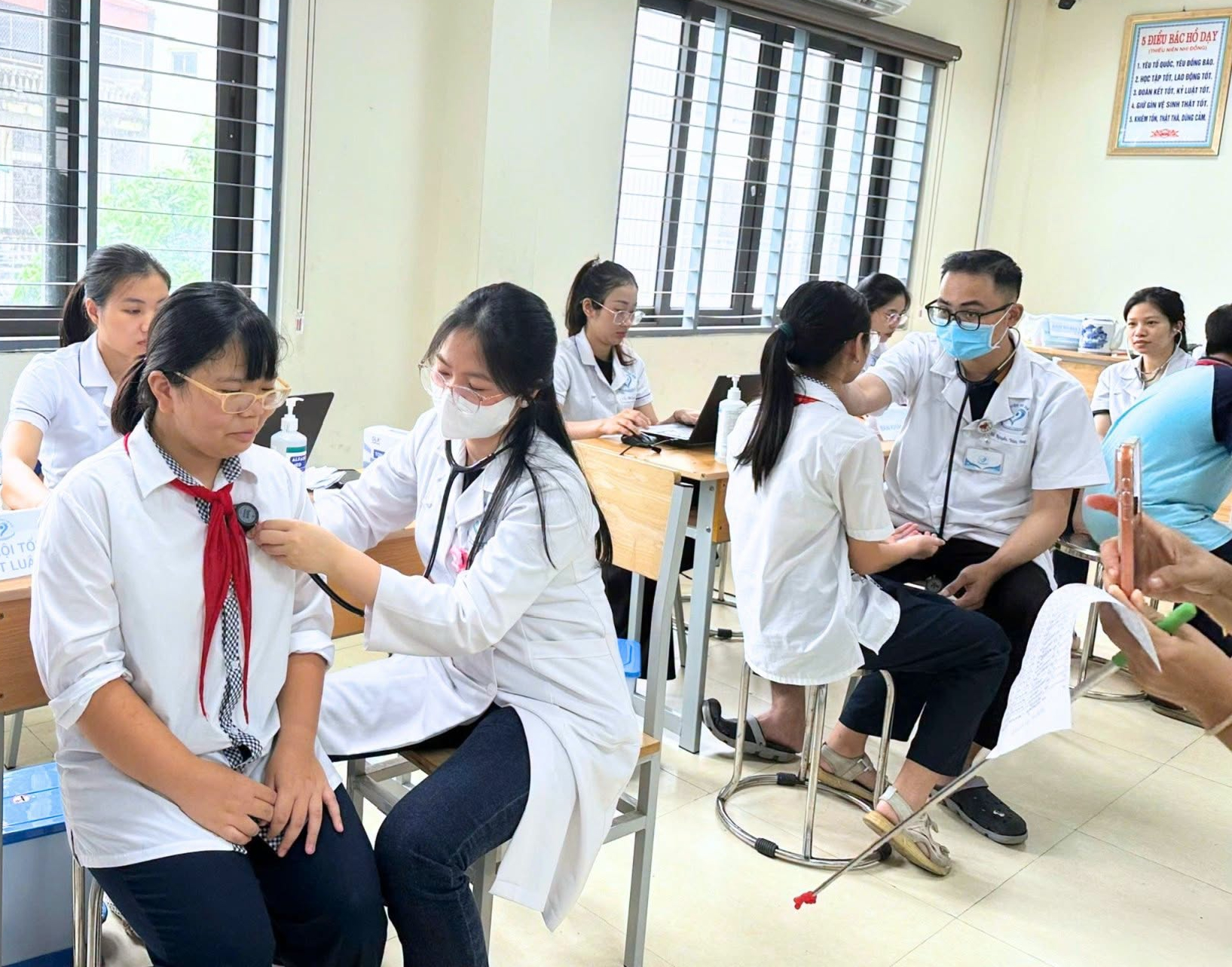 Trẻ em đối mặt với gánh nặng bệnh tật kép- Ảnh 2.
