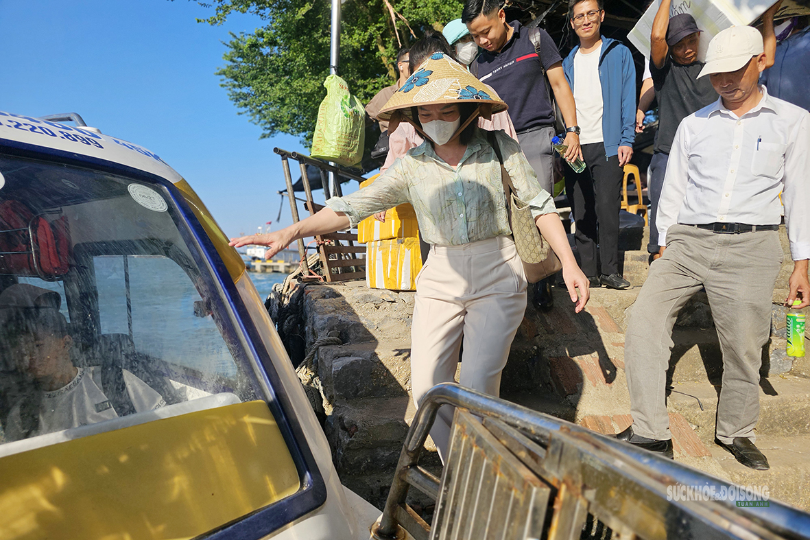 Theo chân bác sĩ vượt biển chăm sóc sức khỏe người dân đảo Vĩnh Thực- Ảnh 9.