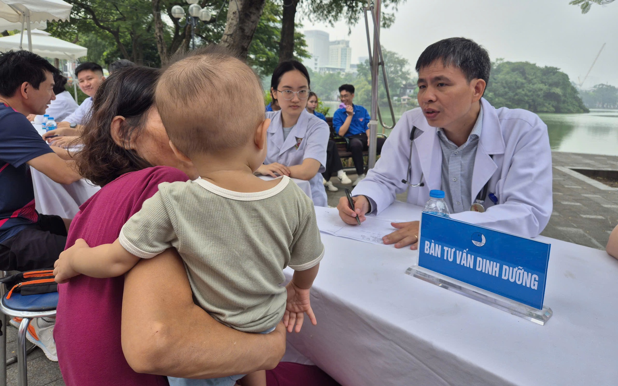 Chuyên gia cảnh báo: Ăn Tết thiếu kiểm soát, nhiều bệnh mạn tính sẽ bùng phát sau kỳ nghỉ