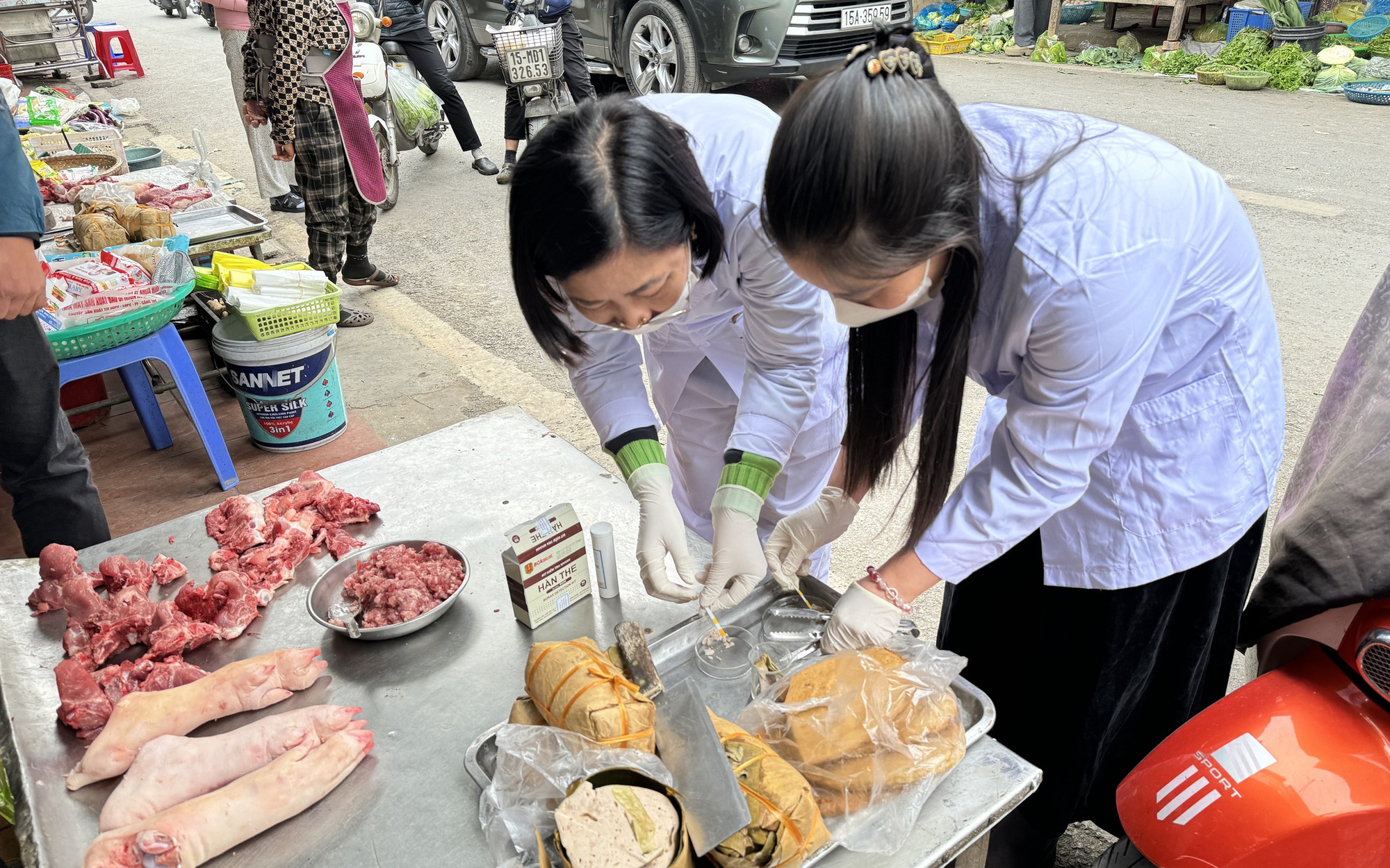 Bộ Y tế vào cuộc vụ 2 người tử vong sau uống rượu ngâm ở Đồng Tháp- Ảnh 2. Bộ Y tế vào cuộc vụ 2 người tử vong sau uống rượu ngâm ở Đồng Tháp- Ảnh 2.