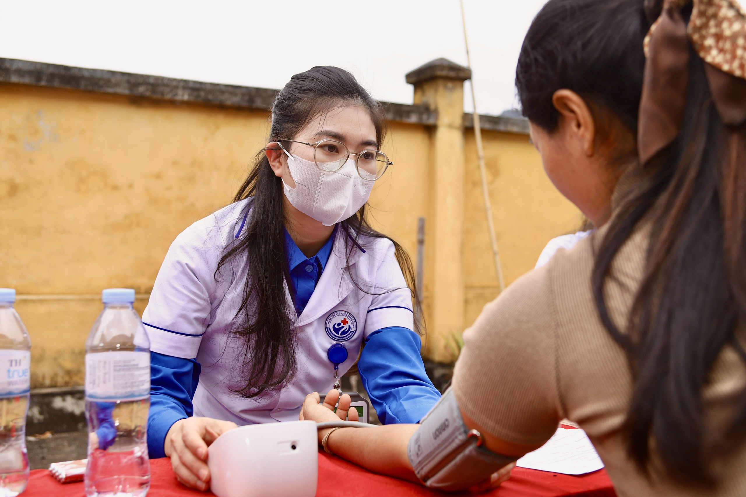 Hình ảnh bác sĩ khám sức khỏe miễn phí cho người dân Nghệ An trong "Tết ấm vùng cao 2026"- Ảnh 6. Hình ảnh bác sĩ khám sức khỏe miễn phí cho người dân Nghệ An trong "Tết ấm vùng cao 2026"- Ảnh 6.