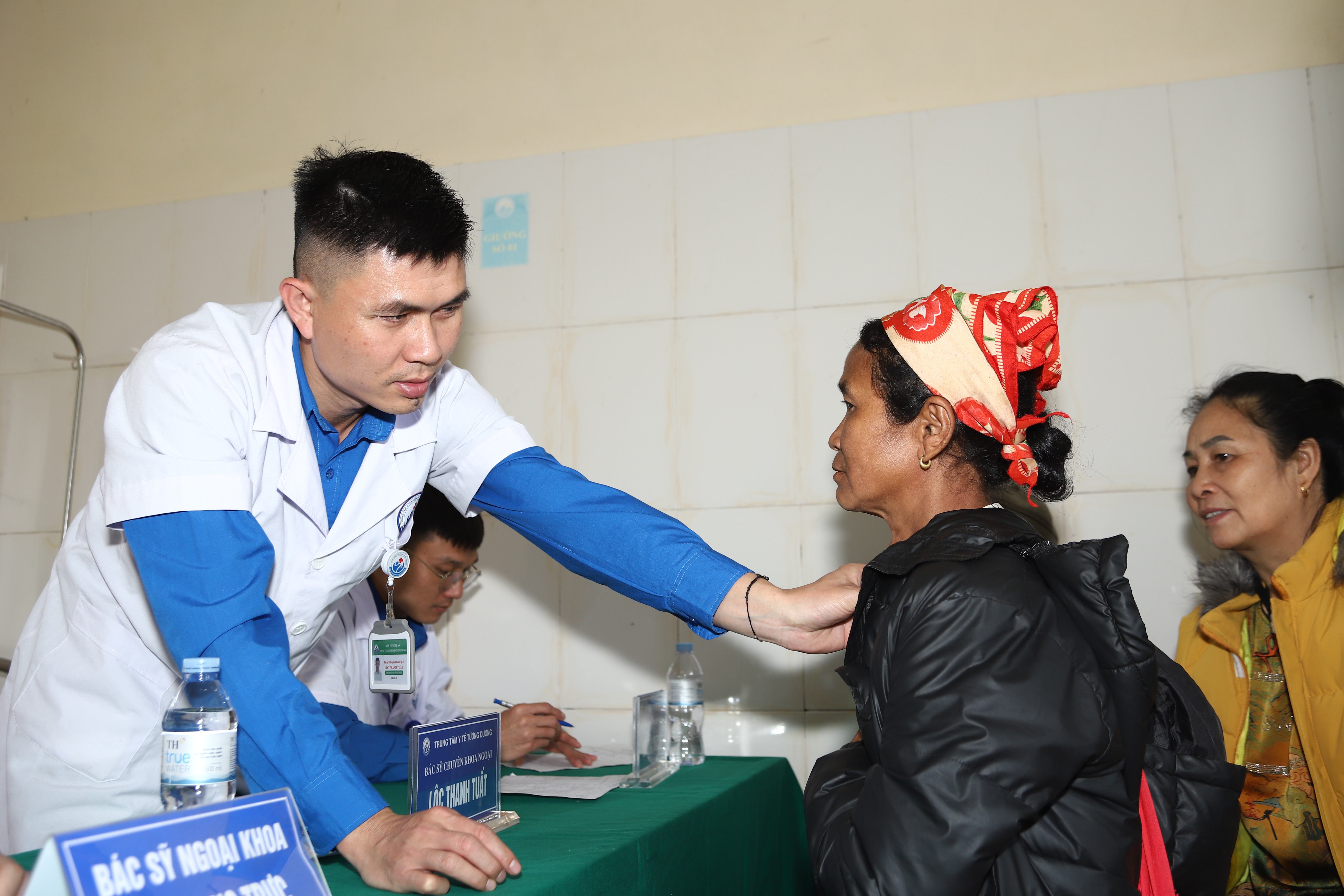 Hình ảnh bác sĩ khám sức khỏe miễn phí cho người dân Nghệ An trong "Tết ấm vùng cao 2026"- Ảnh 13. Hình ảnh bác sĩ khám sức khỏe miễn phí cho người dân Nghệ An trong "Tết ấm vùng cao 2026"- Ảnh 13.