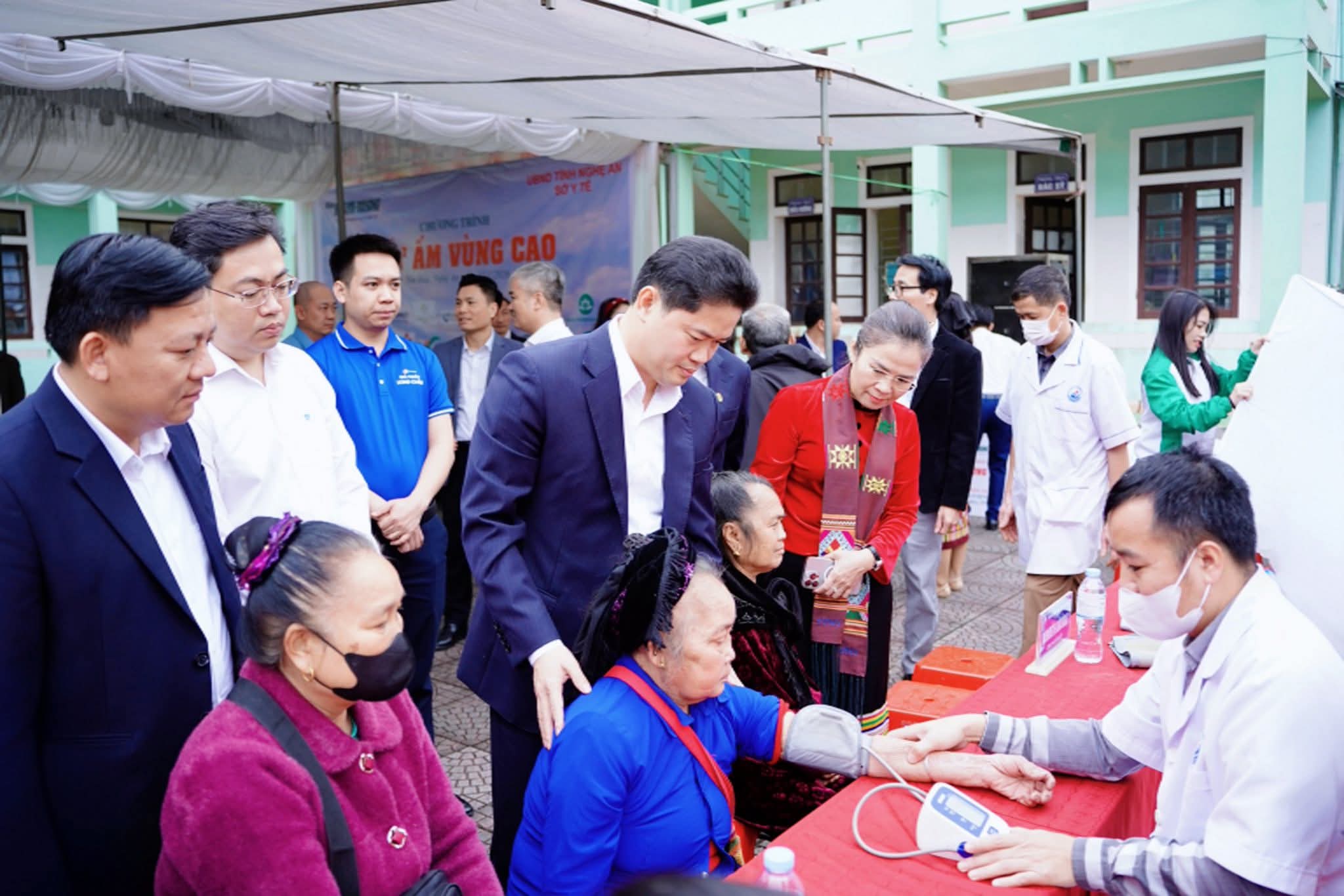 Hơn 1.000 người dân Yên Hòa được khám, tư vấn sức khỏe miễn phí tại "Tết ấm vùng cao 2026"- Ảnh 11.