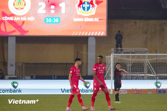 Công an Hà Nội soán ngôi đầu của Ninh Bình FC, khốc liệt cuộc đua tam mã- Ảnh 2.