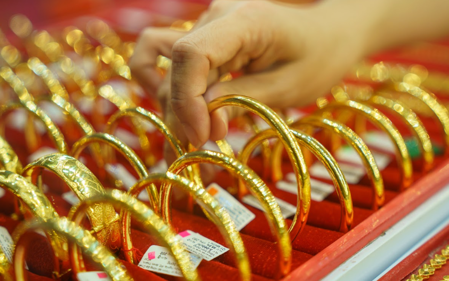 Chốt giá vàng hôm nay ngày 10/2 chưa ngừng tăng mạnh