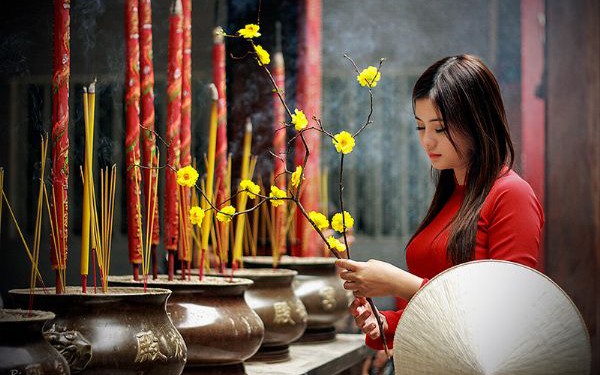 Người dân TPHCM xúng xính áo dài chụp hình đón Tết- Ảnh 17. Giữ tâm an - Đón Tết lành: Nghệ thuật dưỡng tâm theo triết lý Á Đông