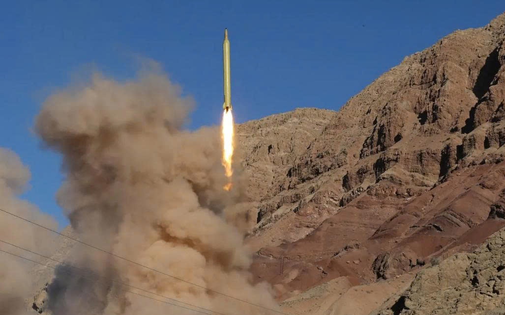 Vì sao kho tên lửa Iran khiến Mỹ lo ngại tại Trung Đông?- Ảnh 2. Tên lửa đạn đạo Iran chỉ để phòng thủ và răn đe?