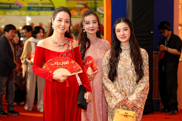 NSND Thu Hà và dàn sao Việt nô nức đi xem phim Tết của Xuân Hinh- Ảnh 7.