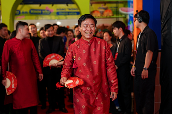 NSND Thu Hà và dàn sao Việt nô nức đi xem phim Tết của Xuân Hinh- Ảnh 3.